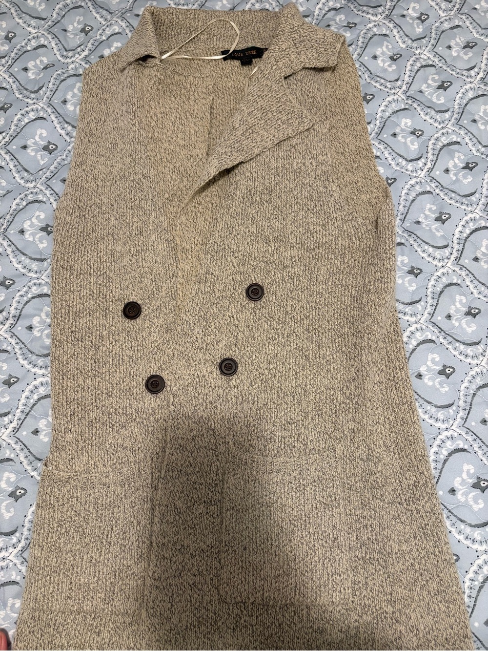 Love Tree Knit Vest in Light Taupe
